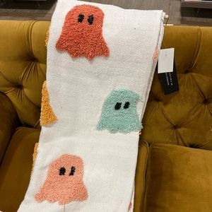 Ghost blanket